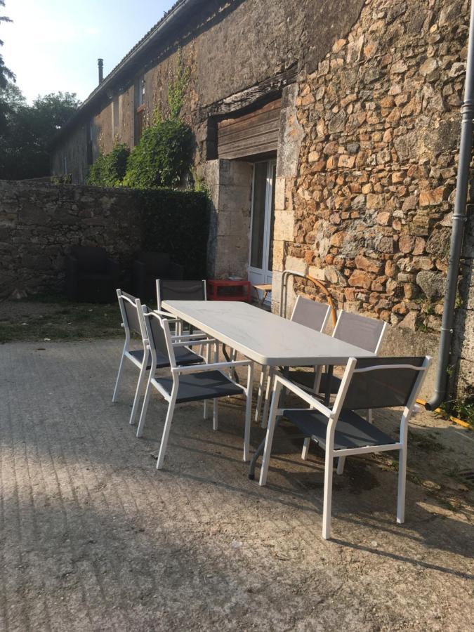 Ferme Gite Equestre En Charente Confolens Exterior foto