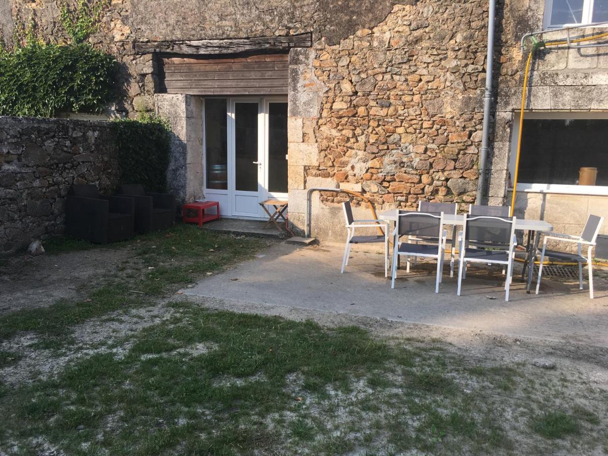 Ferme Gite Equestre En Charente Confolens Exterior foto
